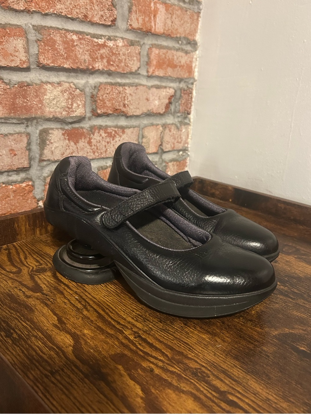 Z-Coil • Mary Jane Shoes Size 8.5